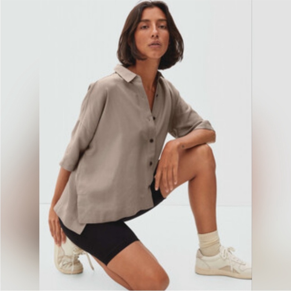 EVERLANE THE DRAPEY SQUARE SHIRT IN BURNT SUGAR SIZE XS SHORT SLEEVE BUTTON DOWN